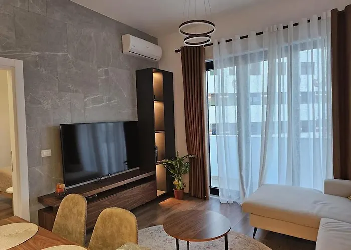 Deluxe Flat With Garden_Tirana