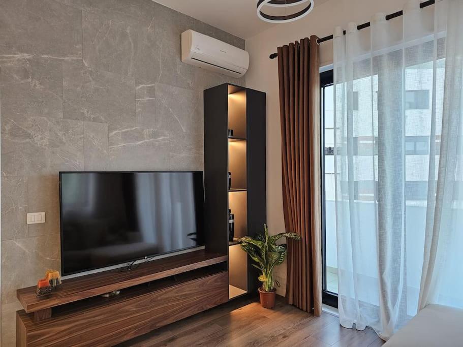 Deluxe Flat With Garden_tirana Апартаменти