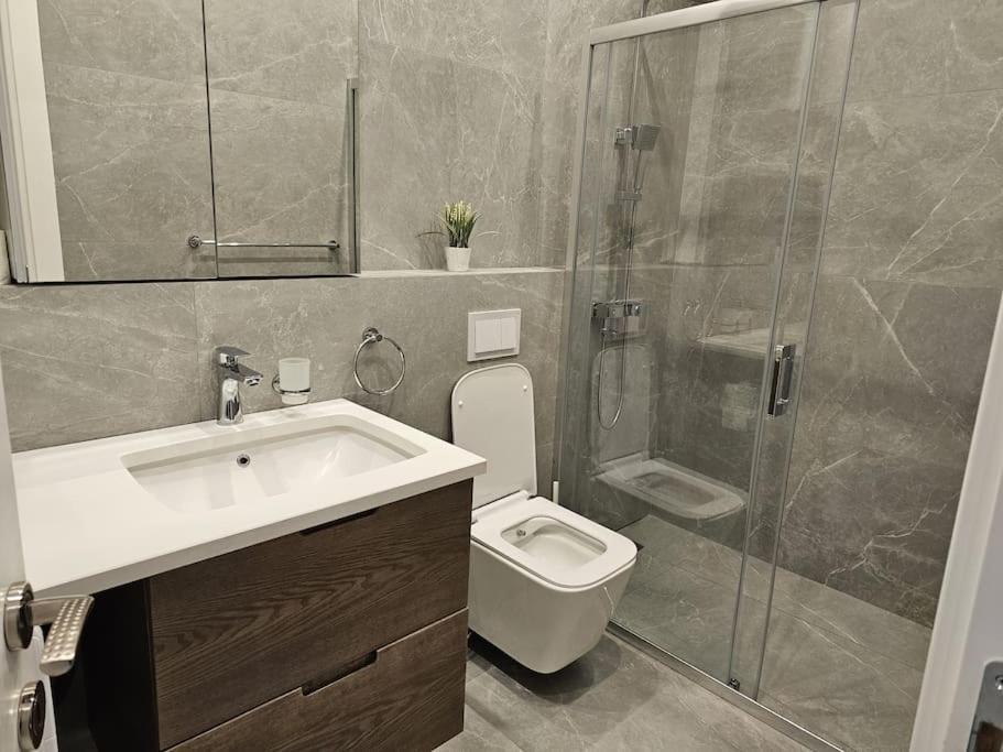 Deluxe Flat With Garden_tirana Тирана